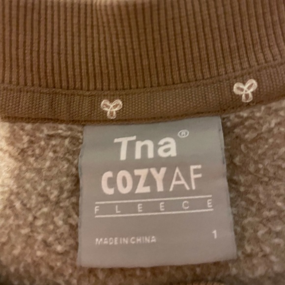 TNA Comfy AF cropped crew neck - Picture 2 of 2